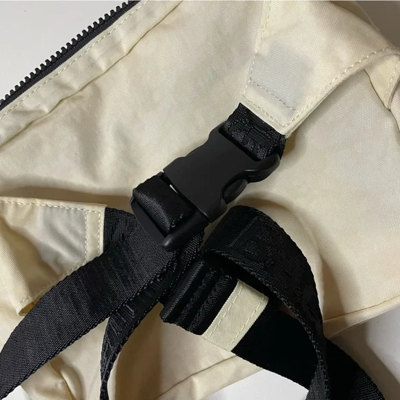 NWOT BAGGU Nylon Fanny Pack - Ivory - Picture 13 of 13